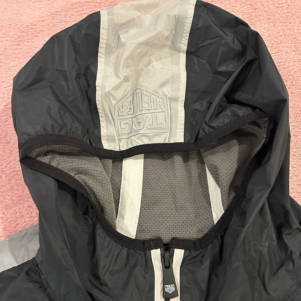 NWOT Women’s TAG Heuer Windbreaker - Picture 3 of 6